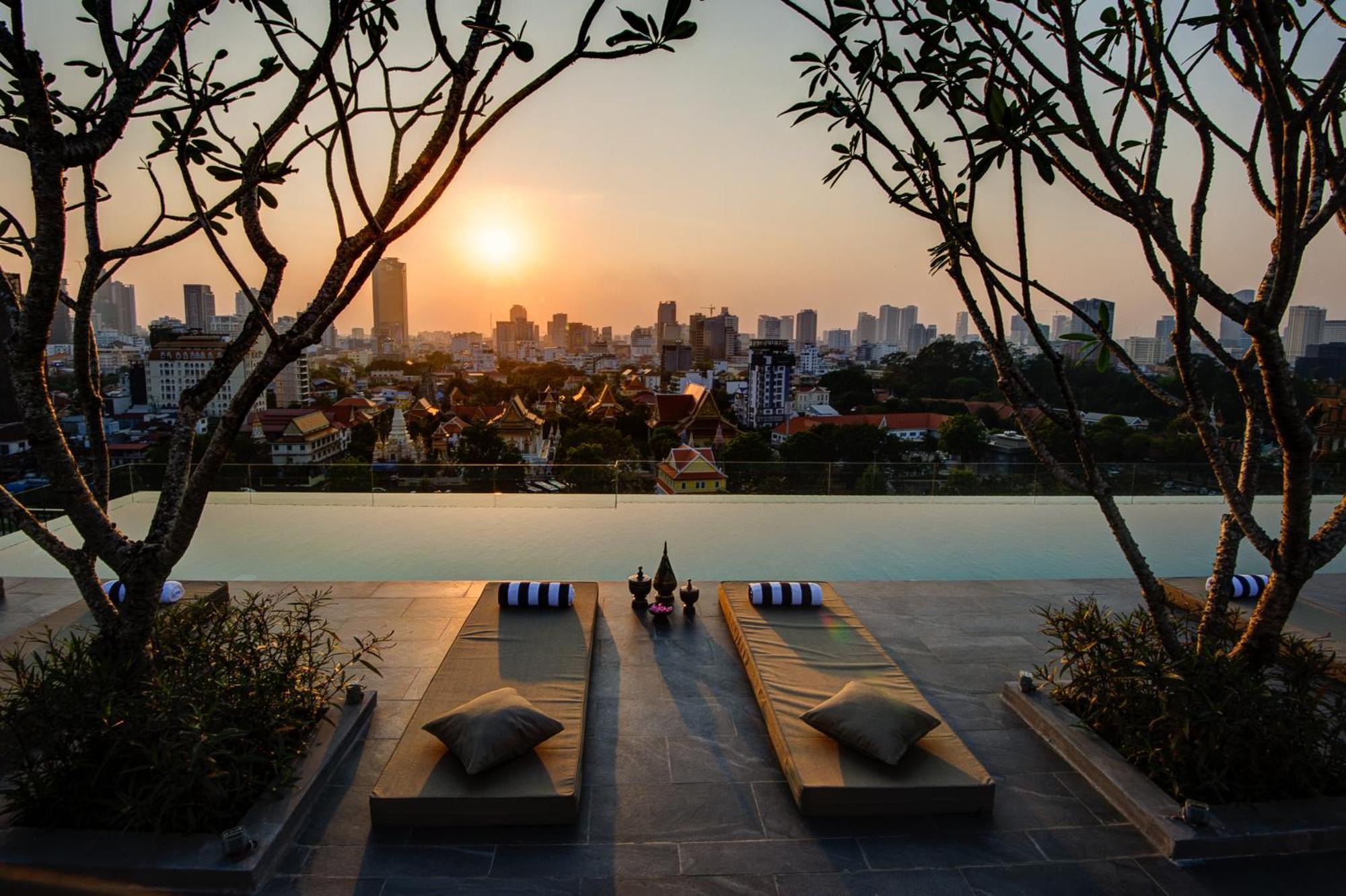 Glow Park Hotel Grand Royal Palace Phnom Pen Exterior foto