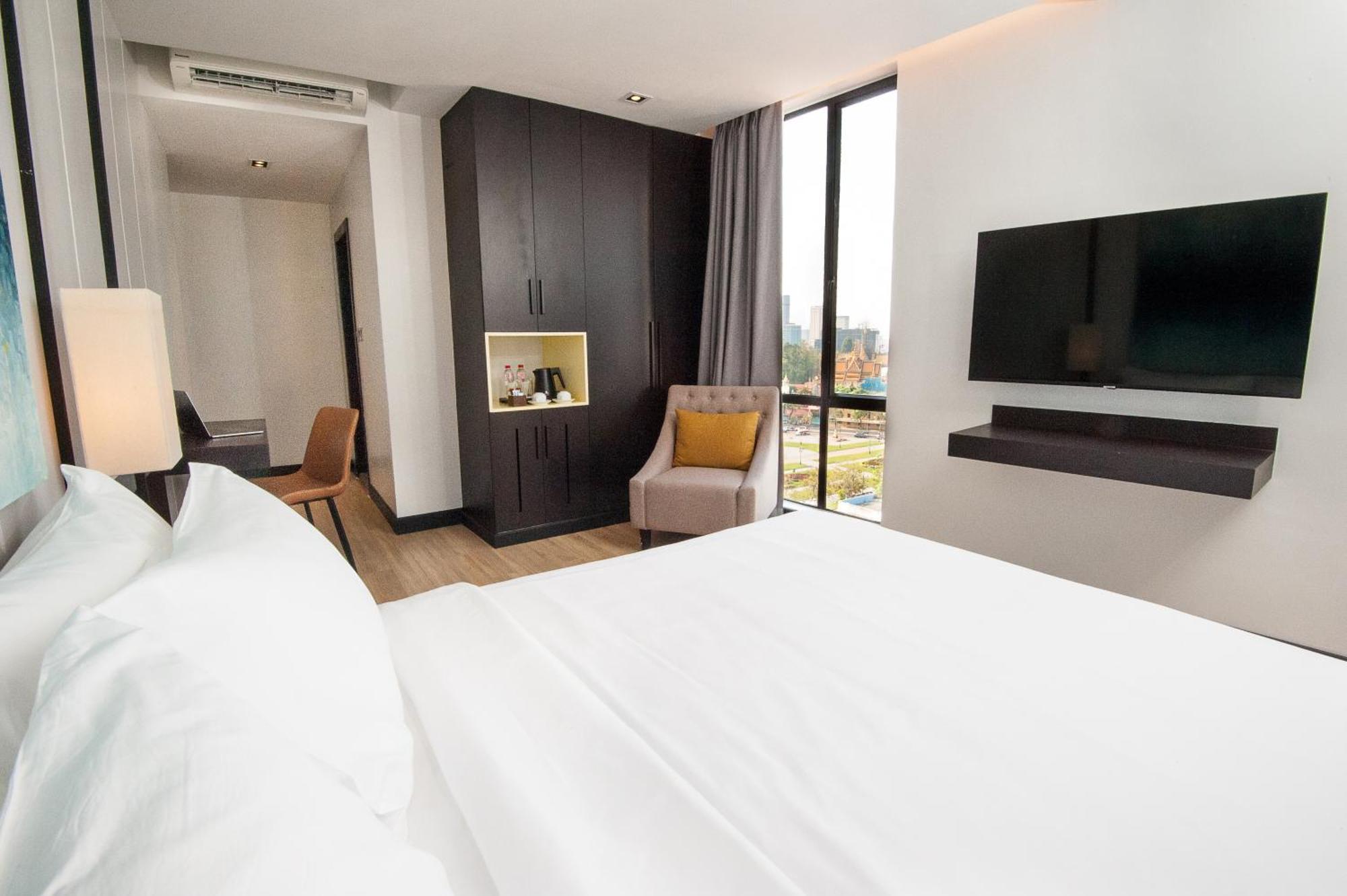 Glow Park Hotel Grand Royal Palace Phnom Pen Exterior foto