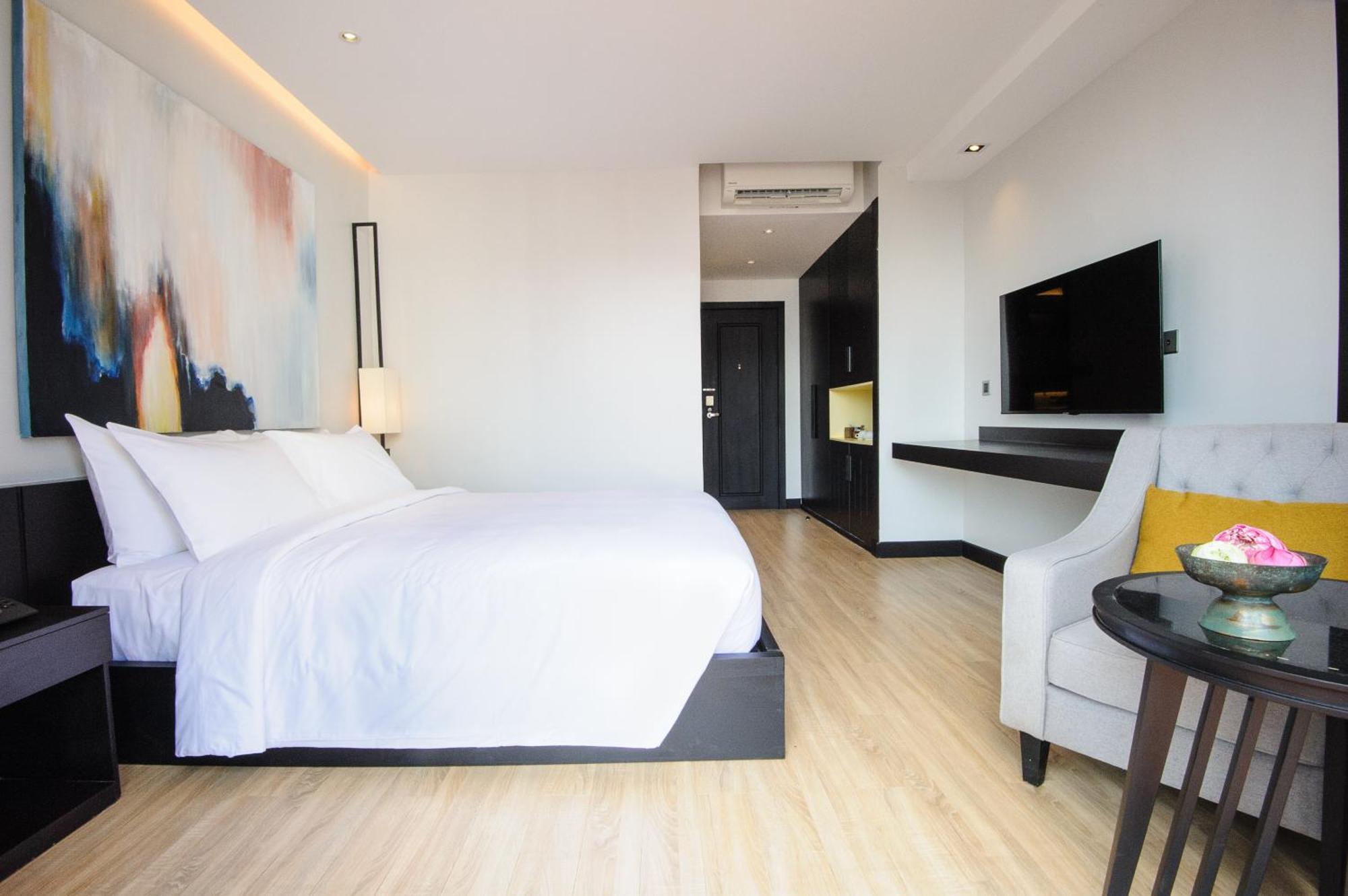 Glow Park Hotel Grand Royal Palace Phnom Pen Exterior foto